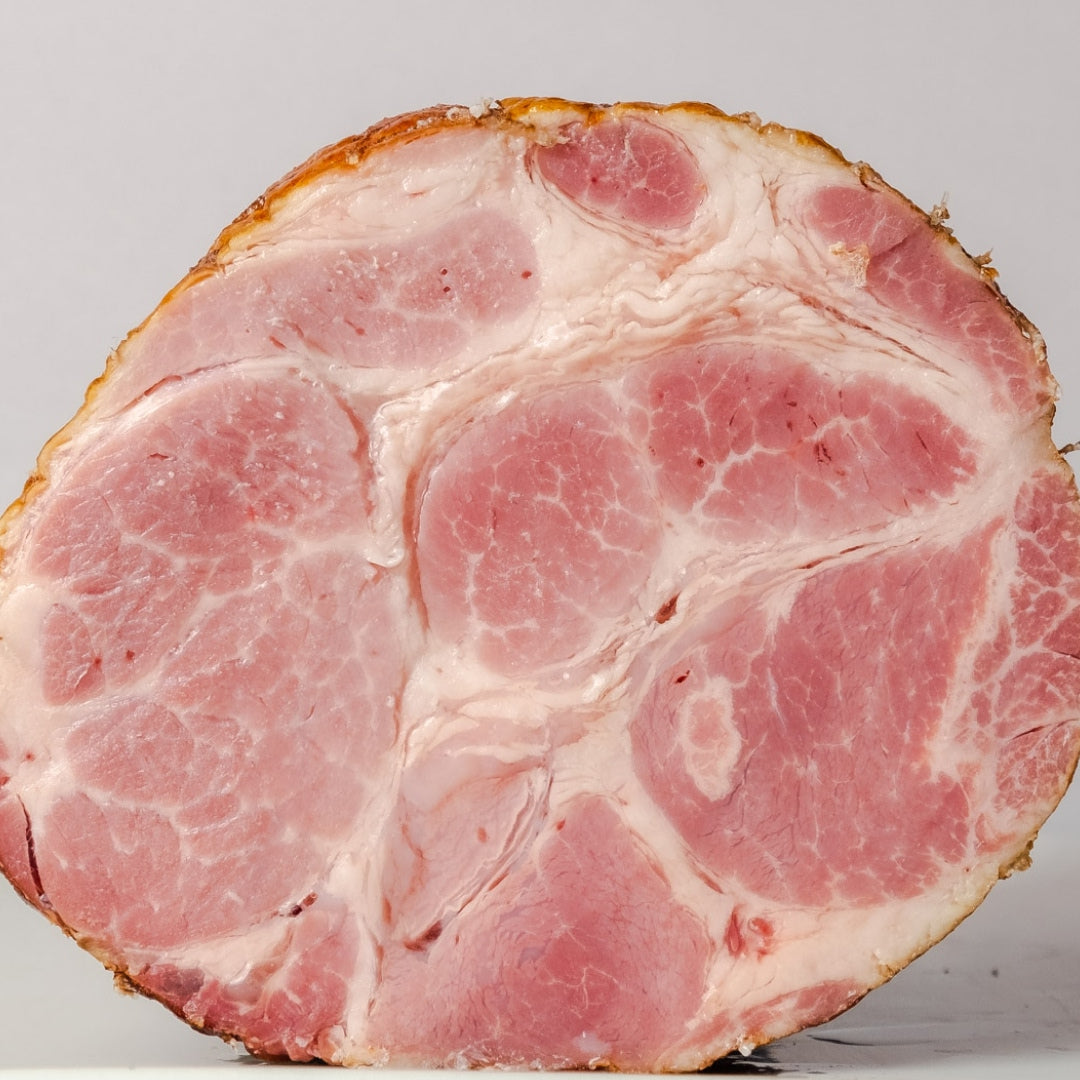 Fiambre artesanal de calidad premium, elaborado por Marcos Somana, maestro charcutero y creador de La Fiambrería, con técnicas tradicionales e ingredientes selectos