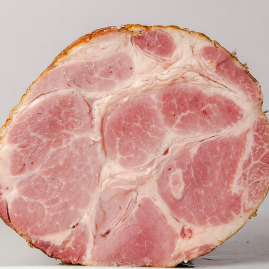 Fiambre artesanal de calidad premium, elaborado por Marcos Somana, maestro charcutero y creador de La Fiambrería, con técnicas tradicionales e ingredientes selectos